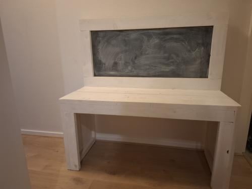 Kinderbureau met stoeltje