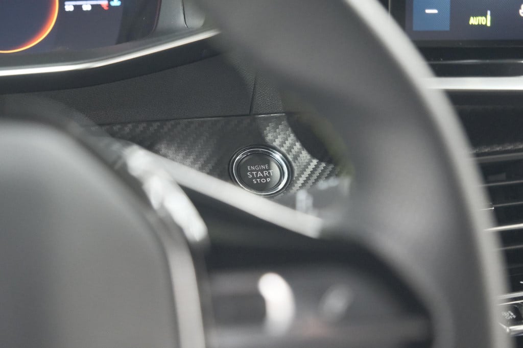 Peugeot 208 puretech 100 gt | camera | apple carplay | parkeersensoren