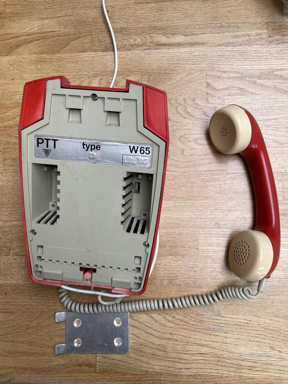 Te koop PTT telefoon W65  wandmodel