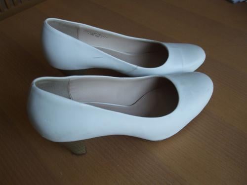 Te koop mooie witte ballerina's.(nieuw).