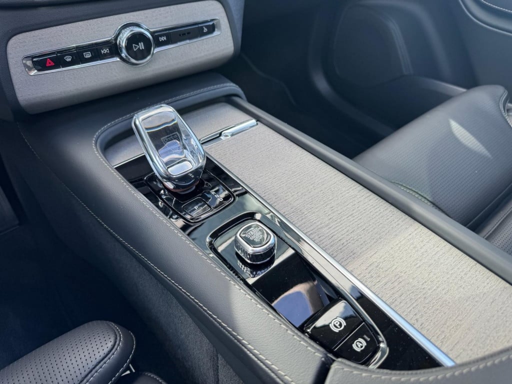 Volvo XC90 t8 455pk recharge ultra dark| full options!! b&w | luchtvering