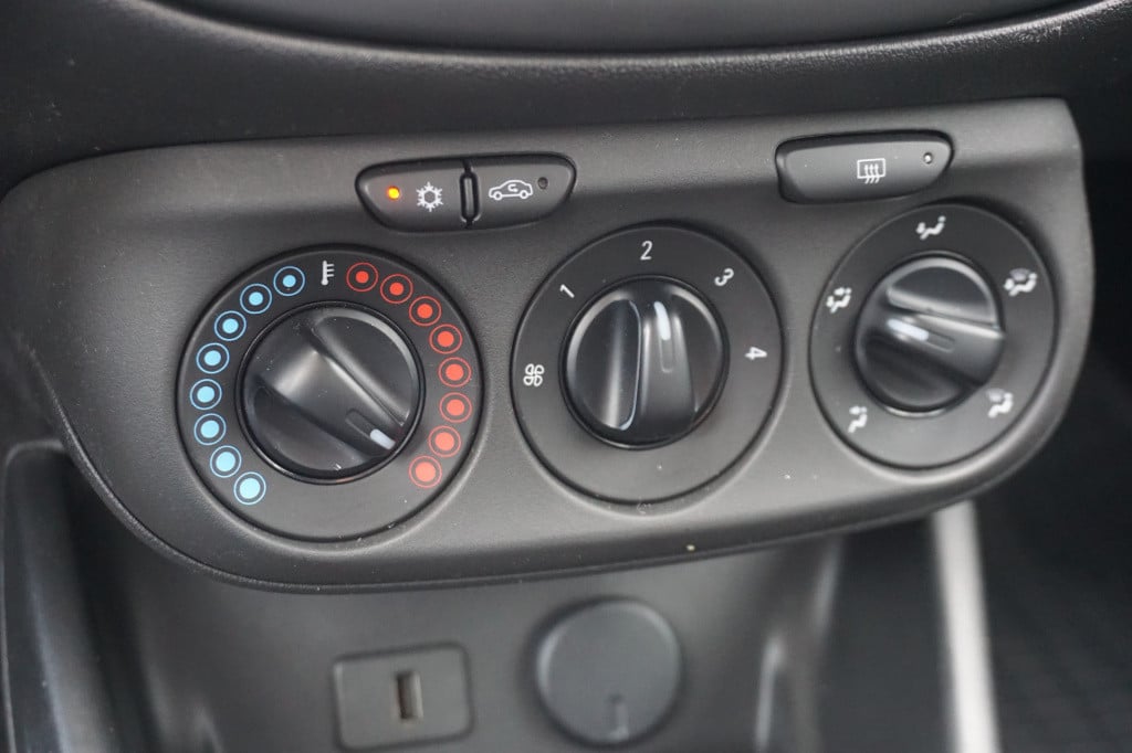 Opel Corsa-e opel corsa-e airco / elektr. ramen / trekhaak / lm velgen