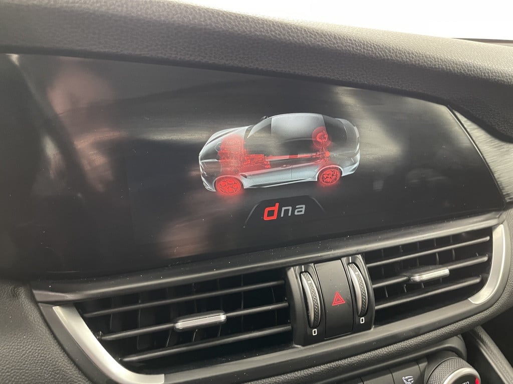 Alfa Romeo Giulia 2.0t super | colore esterno | trekhaak | 19'' | leder