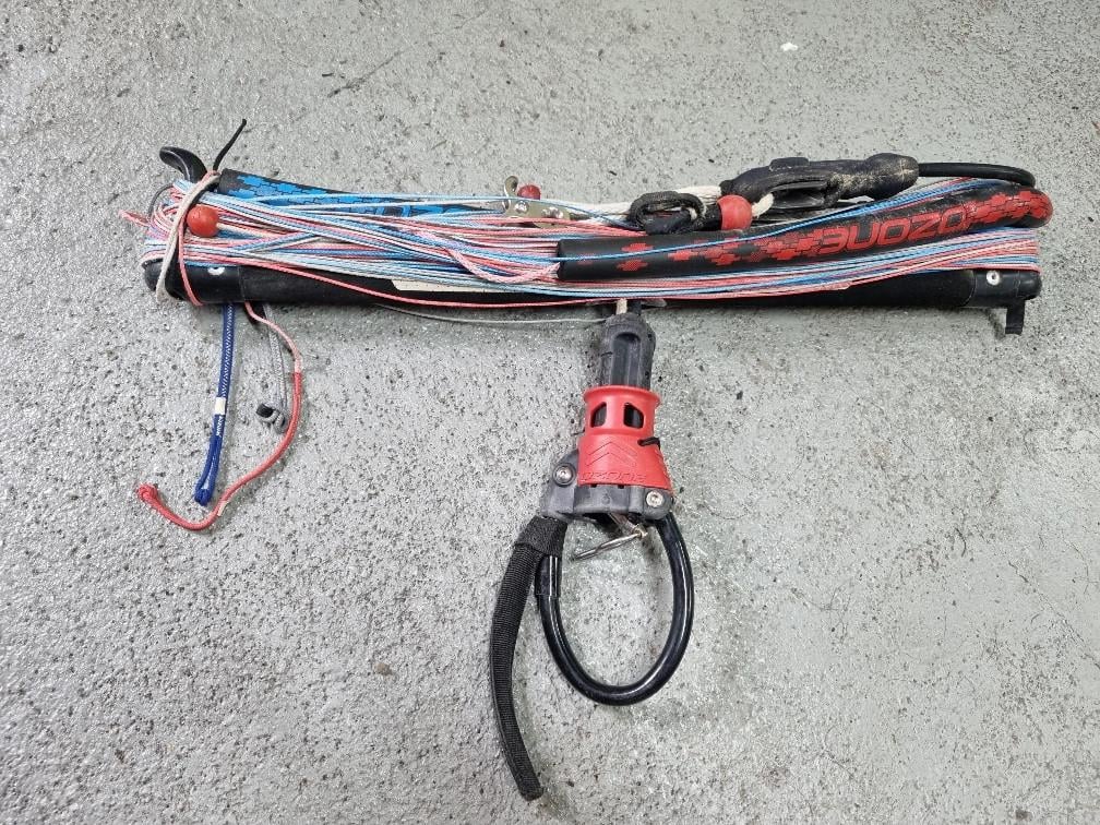 Ozone Catalyst 8 kite. Voor beginners, incl. harnas & lijnen