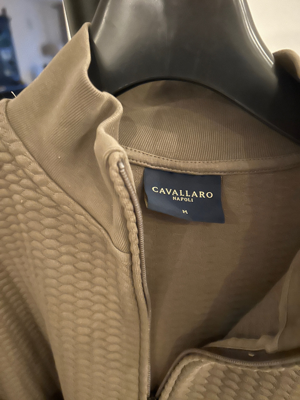 Cavallaro trui met korte rits
