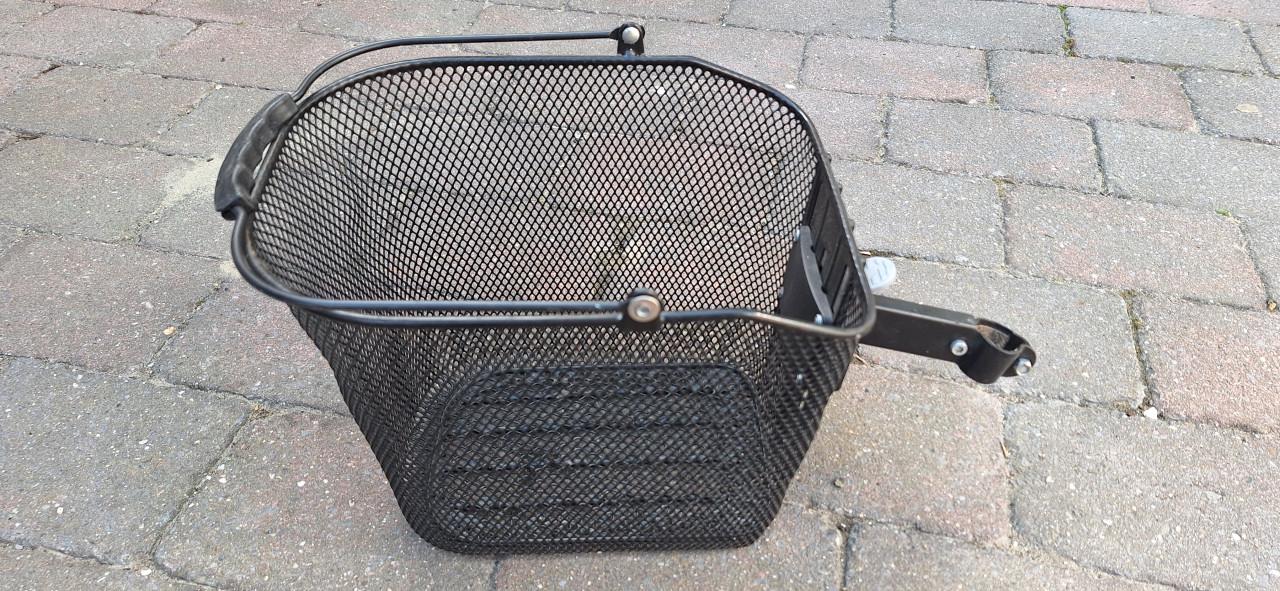 Metalen fietsmandje