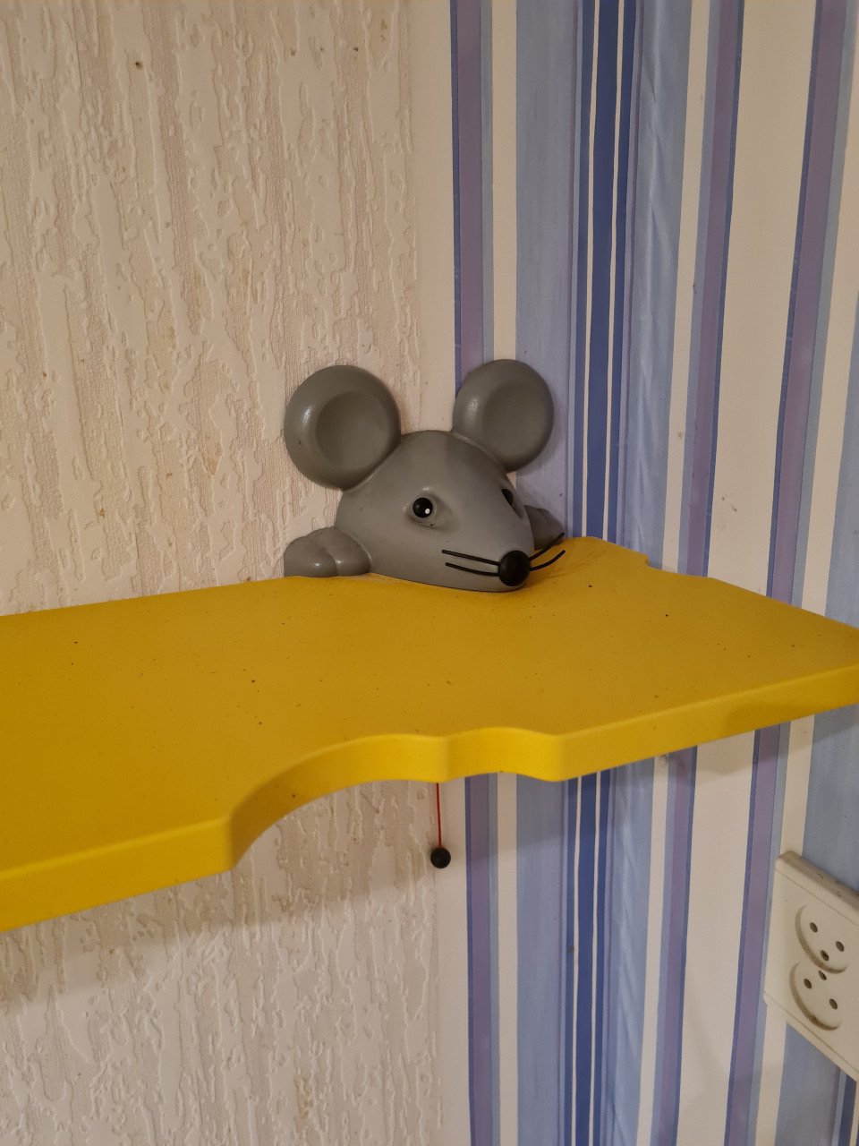 Wandplank met muziekdoosje