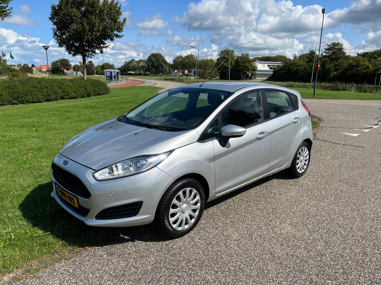 Keurige Ford Fiesta uit 2017 met slechts 71.000 km LED/Airco