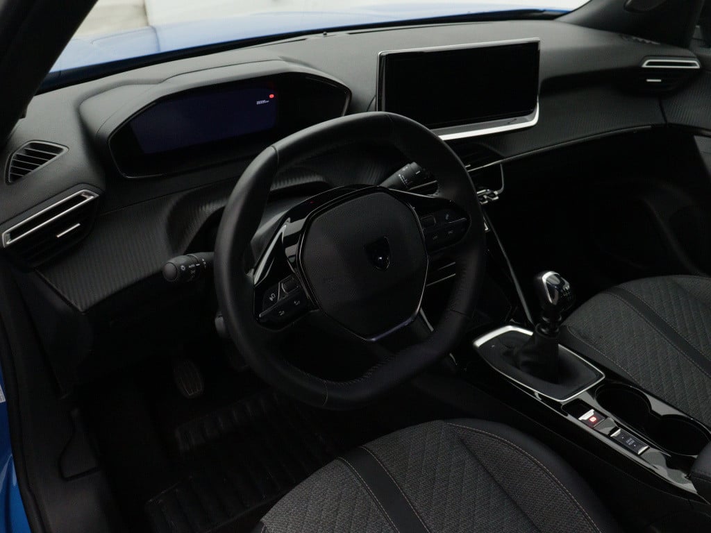 Peugeot 2008 100 pk allure | rijklaar | camera | navigatie pack |