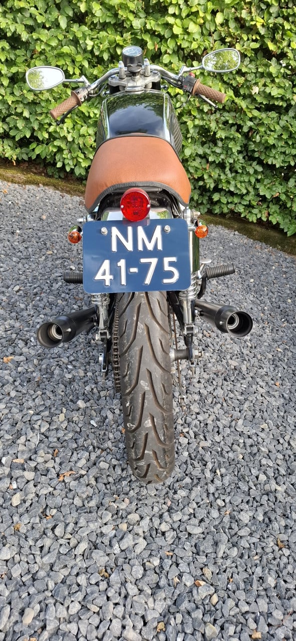 Honda cb 450 k1 cafe-racer en originele onderdelen