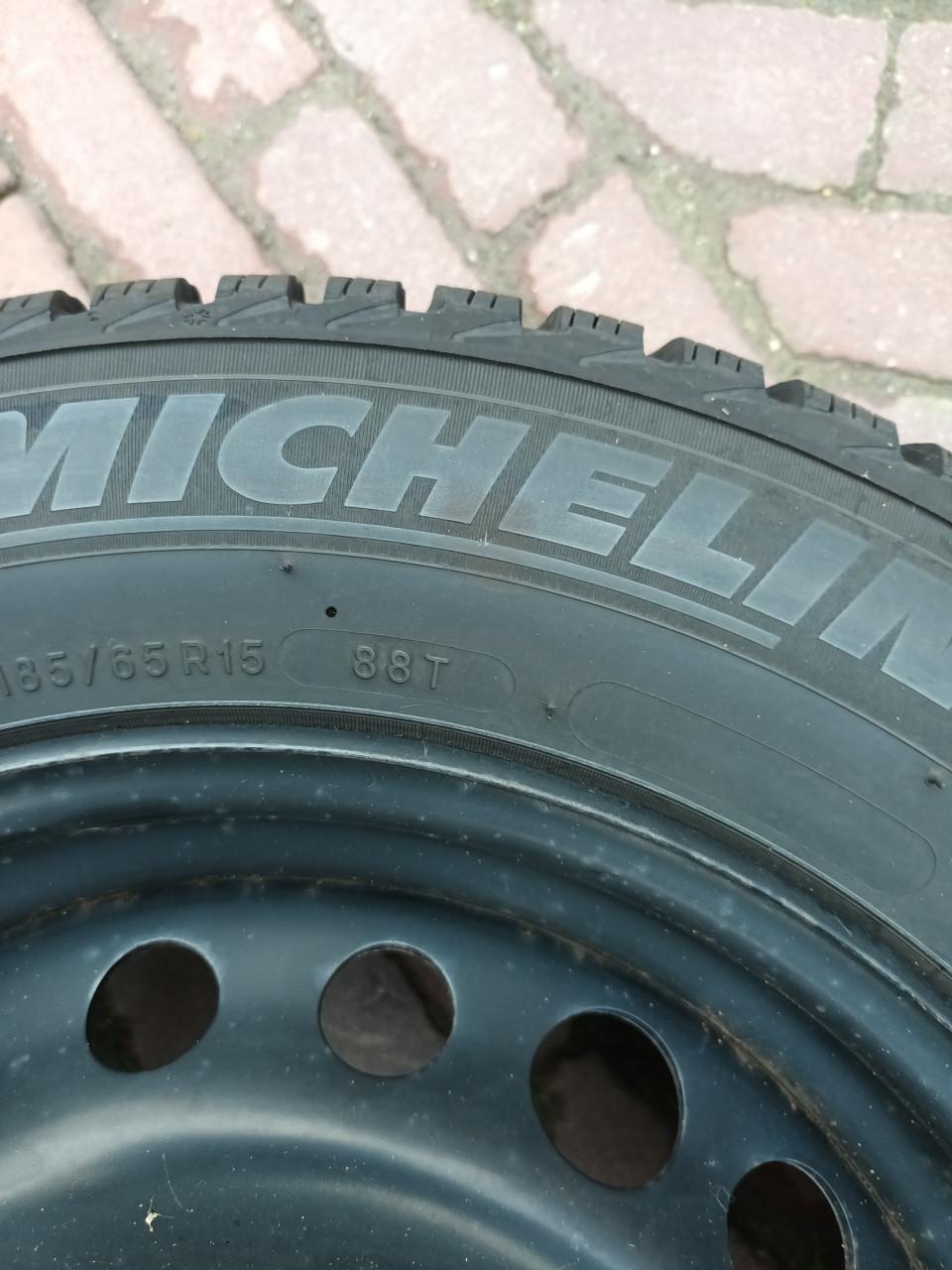 Winterbanden Michelin 185/65 R15 op stalen velden 4 gaats incl, bouten