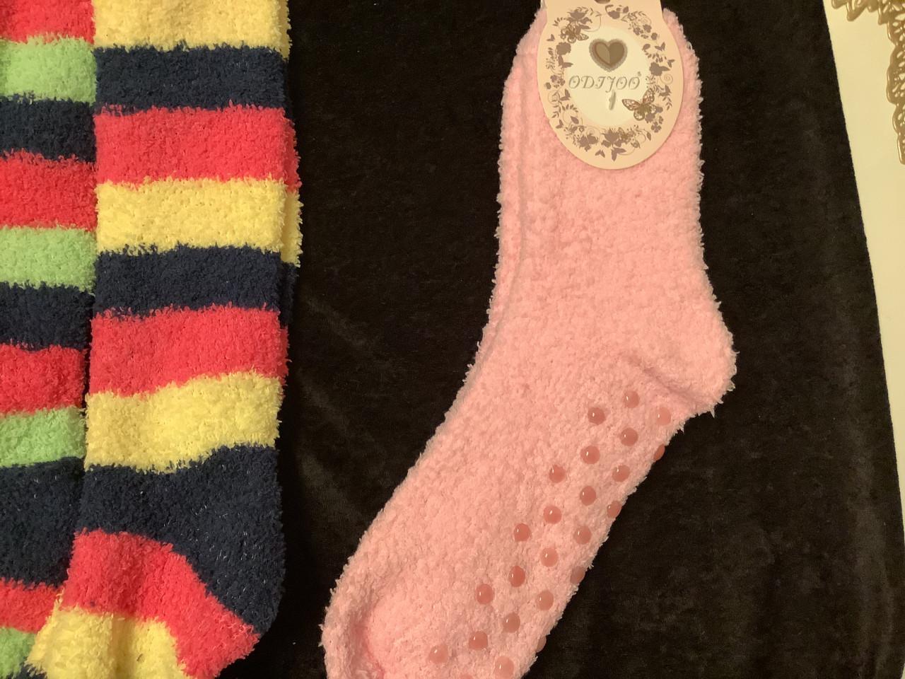 Partij leuke huissokken. ( partij 225)