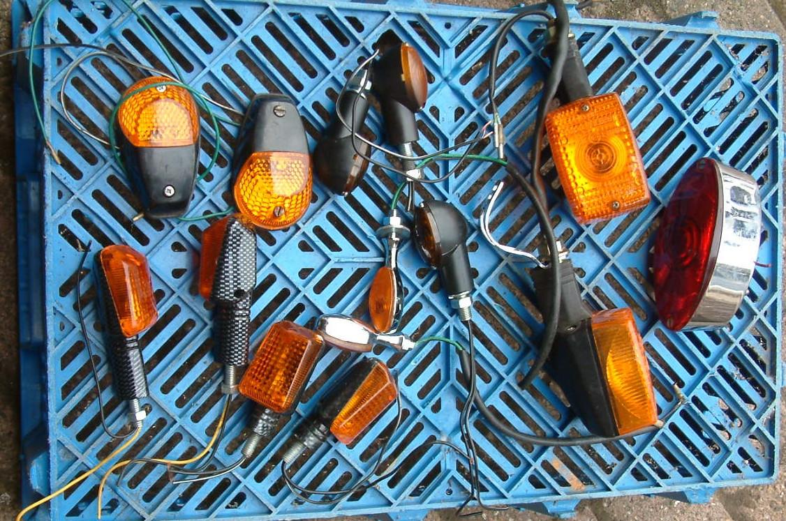 Tellerset cb  achterspatbord met knipper bollen en achterlicht  nieuw zadel