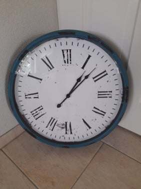 Prachtige  vintage/ industrie klok  (51cm doorsnede 8cm dik) i.g.st.