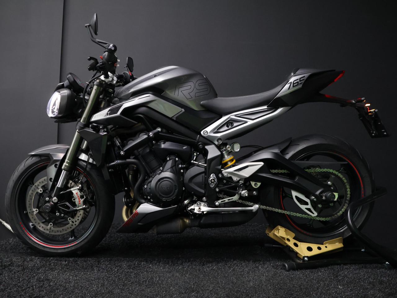 STREET TRIPLE RS | Silver ice