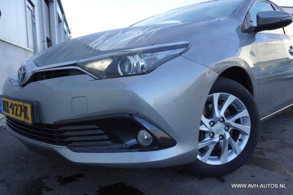 Toyota Auris touring sports 1.8 hybrid lease
