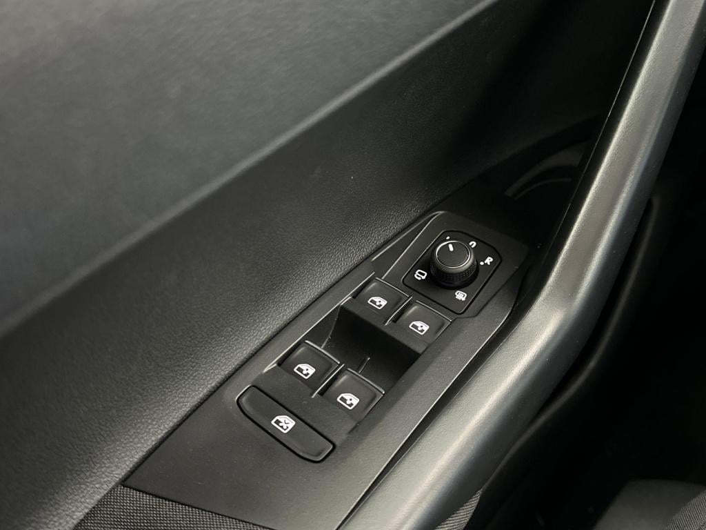 Volkswagen Polo r-line-edition 1.0 70 kw / 95 pk tsi hatchback 5 v