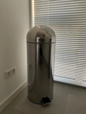 Te koop grote prullenbak 60 L