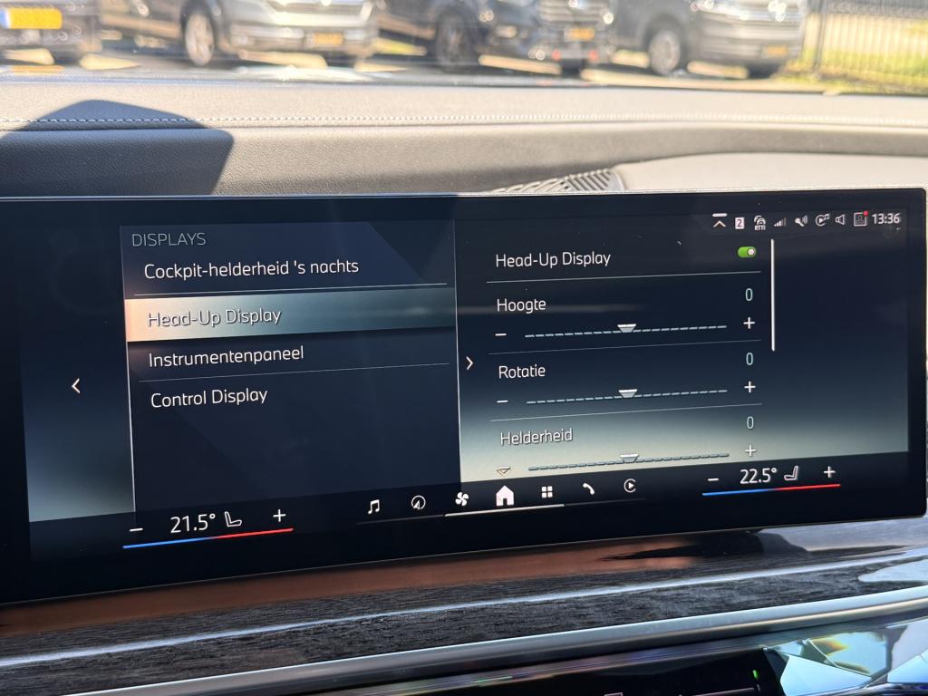 BMW 7 Serie 750e xdrive | bowers & wilkins | 360 | skylounge | leder | trek