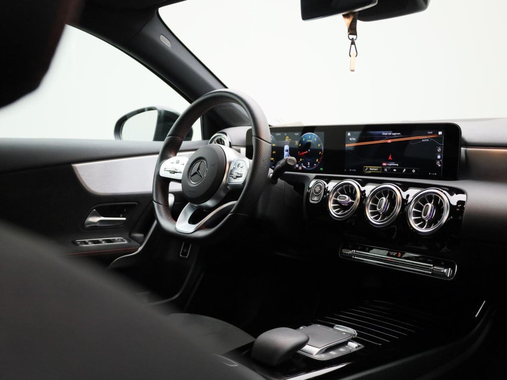 Mercedes-Benz A-Klasse 200 business solution amg | automaat | navigatie | a
