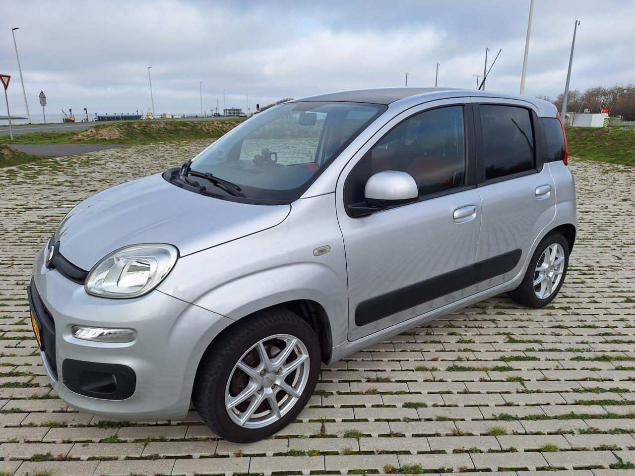 Fiat Panda 0.9 Twinair Lounge zilvergrijs met schuifdak 87.750 km 2014