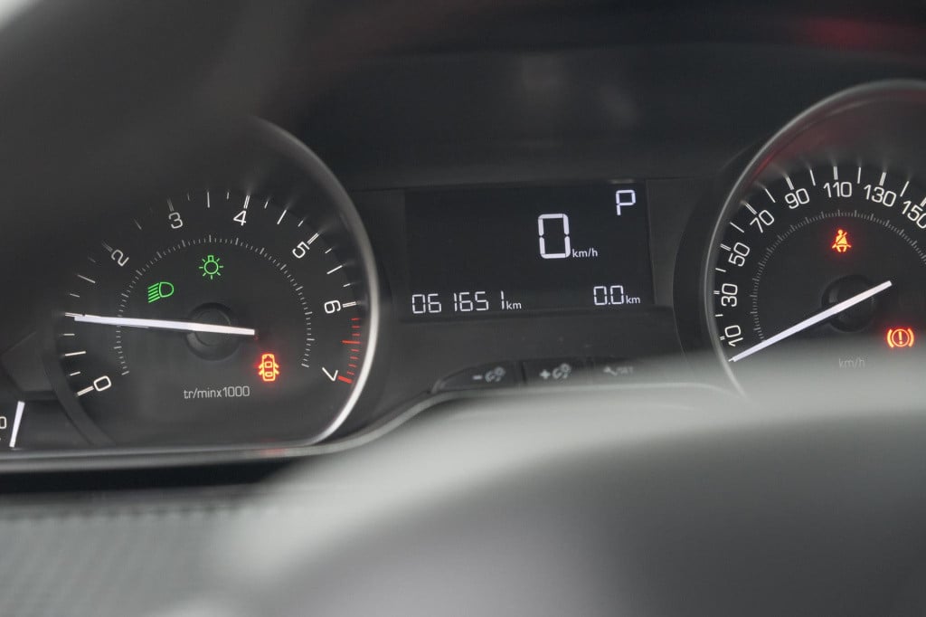 Peugeot 208 puretech 110 gt-line | apple carplay | parkeersensoren | climat