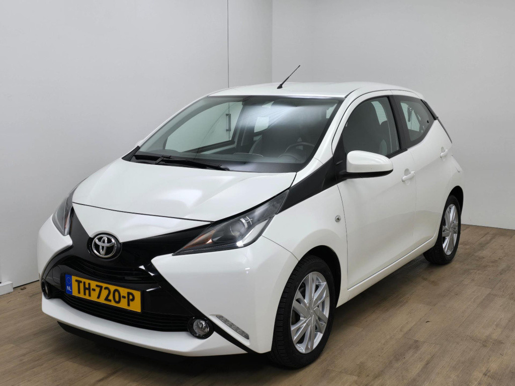 Toyota Aygo occasion met parkeercamera en weinig km | tweedehands toyota ay
