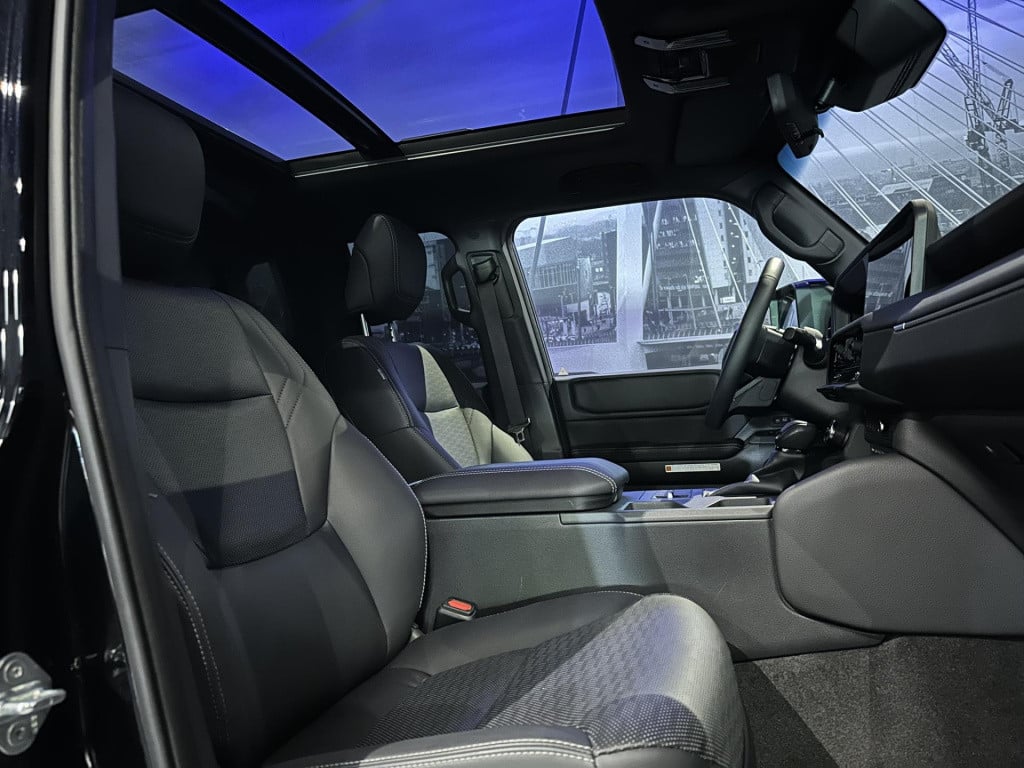 Toyota Land Cruiser 2.8 d-4d standard roof window van professional