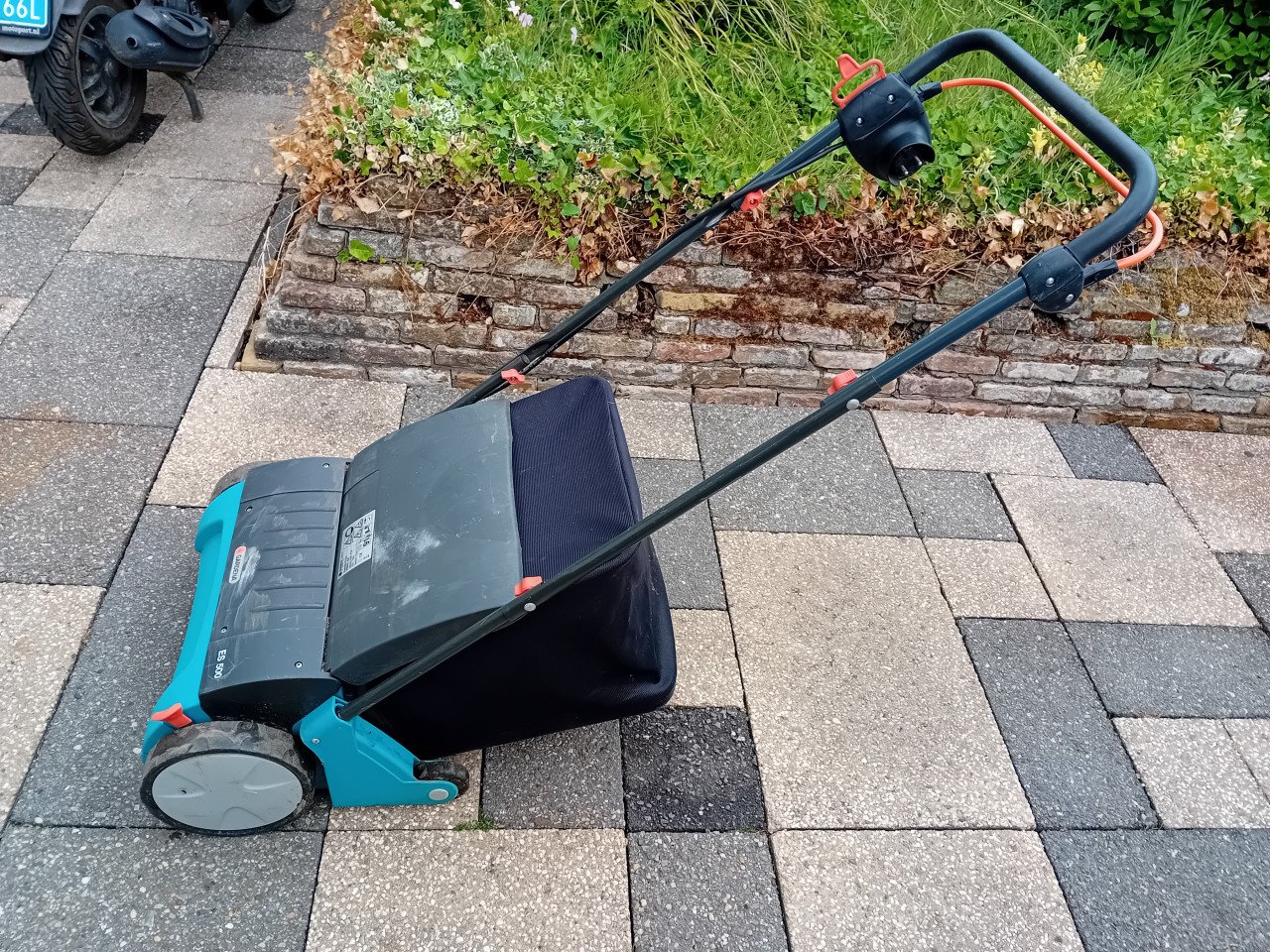 Verticuteer machine