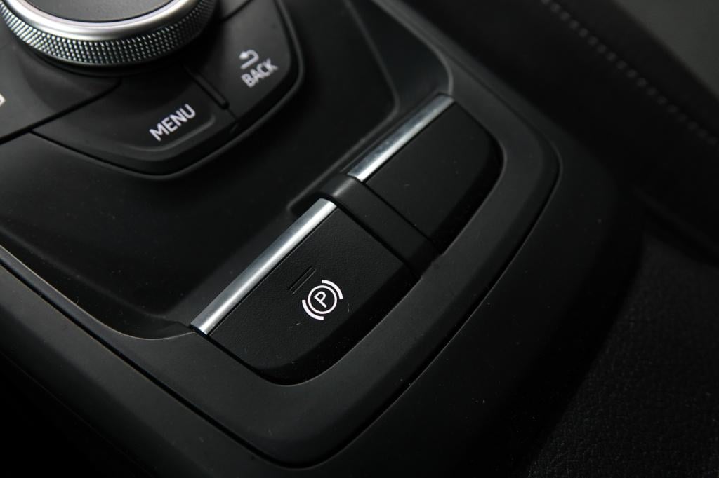 Audi Q2 1.0 tfsi sport | pdc | 19" | driveselect |