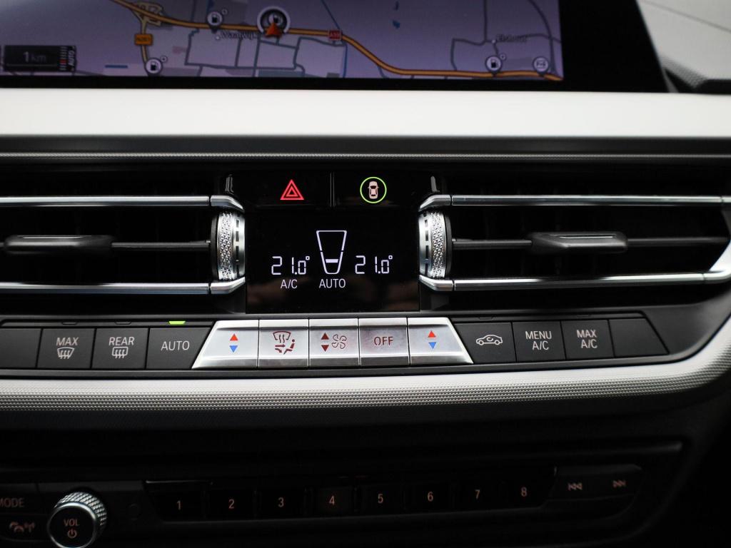 BMW 1 Serie 118i business edition | automaat | apple carplay / android auto