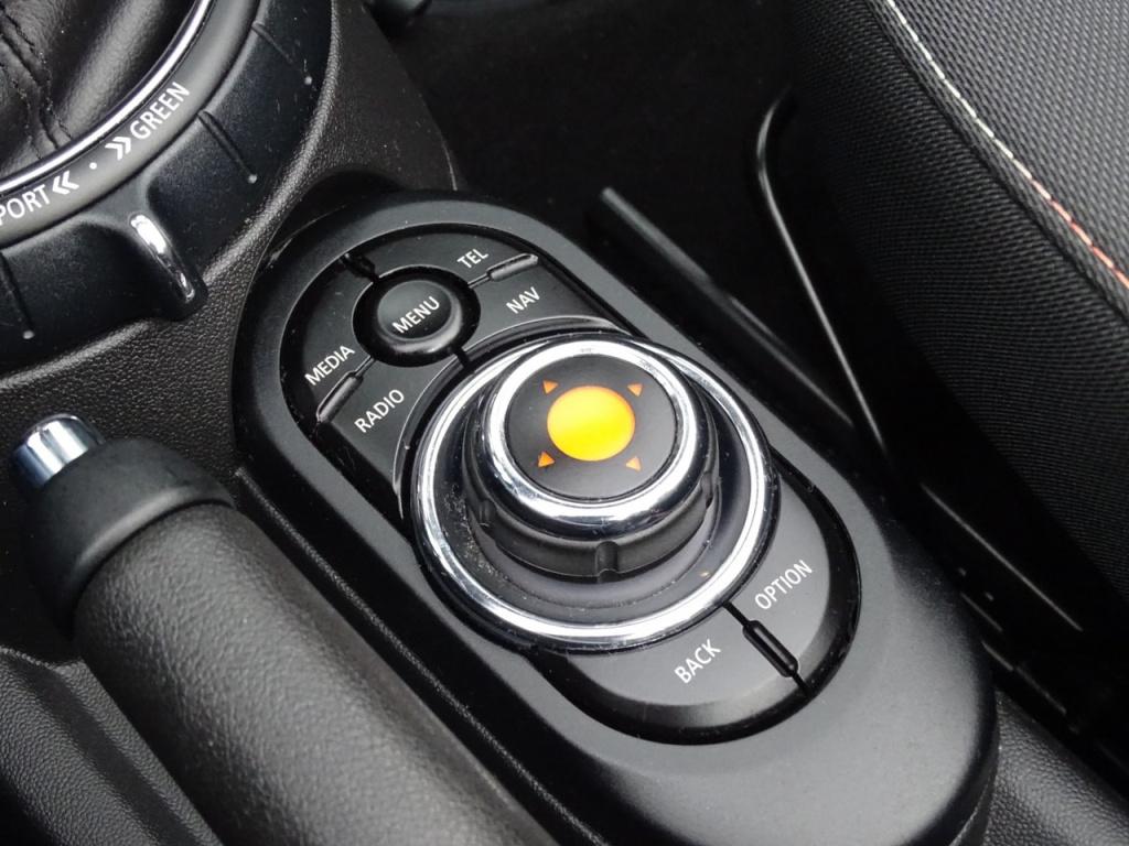 Mini Cooper Cabrio mini 1.5 pepper serious business