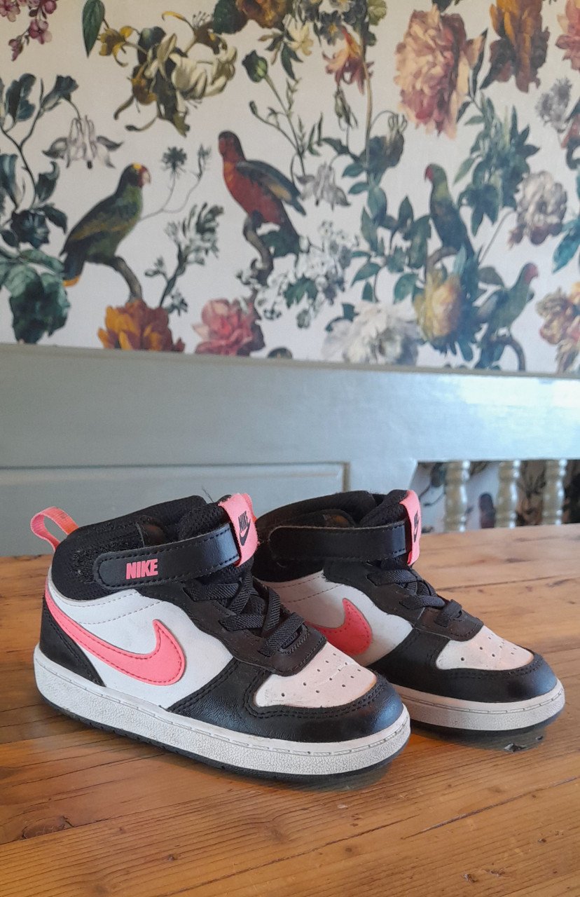 Nike meisjesschoenen maat 25
