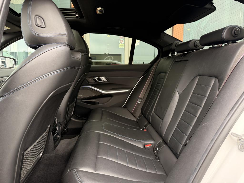 BMW 3-serie 320i m-sport | schuif/kantel | harman / kardon | leder | head-u