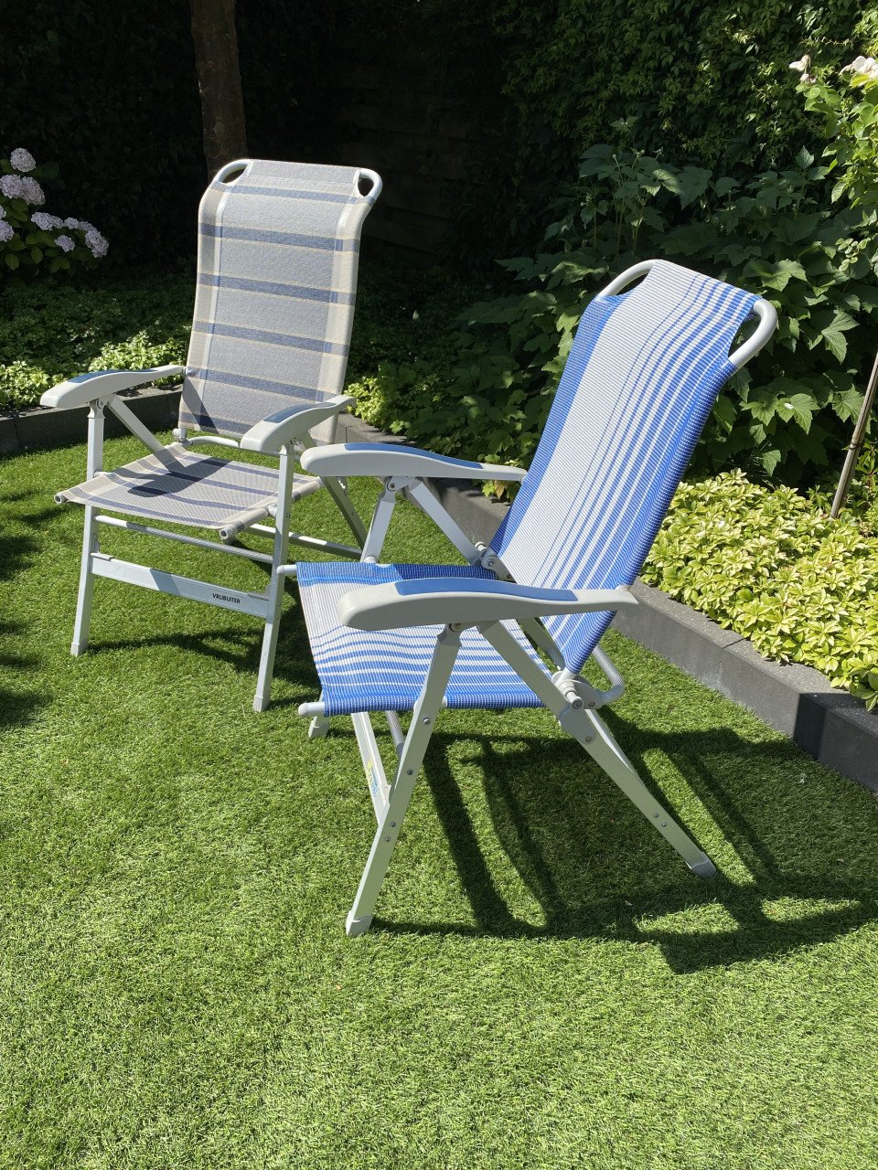 2 verstelbare kampeerstoelen