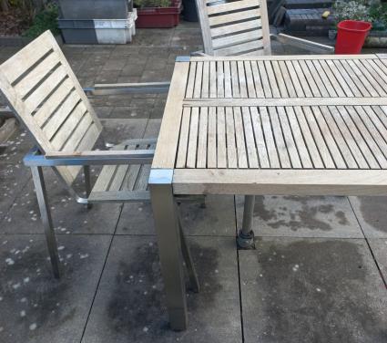 Tuintafel + 2 bijpassende stoelen