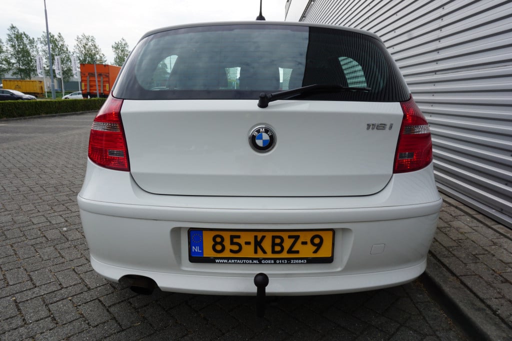 BMW 1 Serie 116i business line airco / elektr. ramen / lm velgen / trekhaak