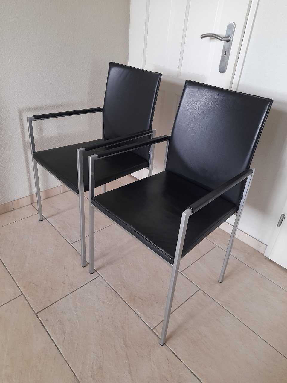 2 KFF  disign stoelen van leer (in goede nette staat )