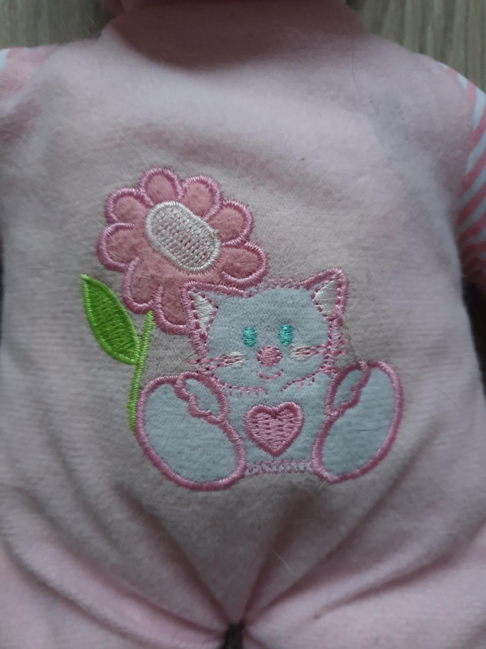 Babypop met geluiden.