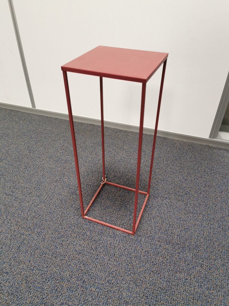 Bijzettafel / showpilaar