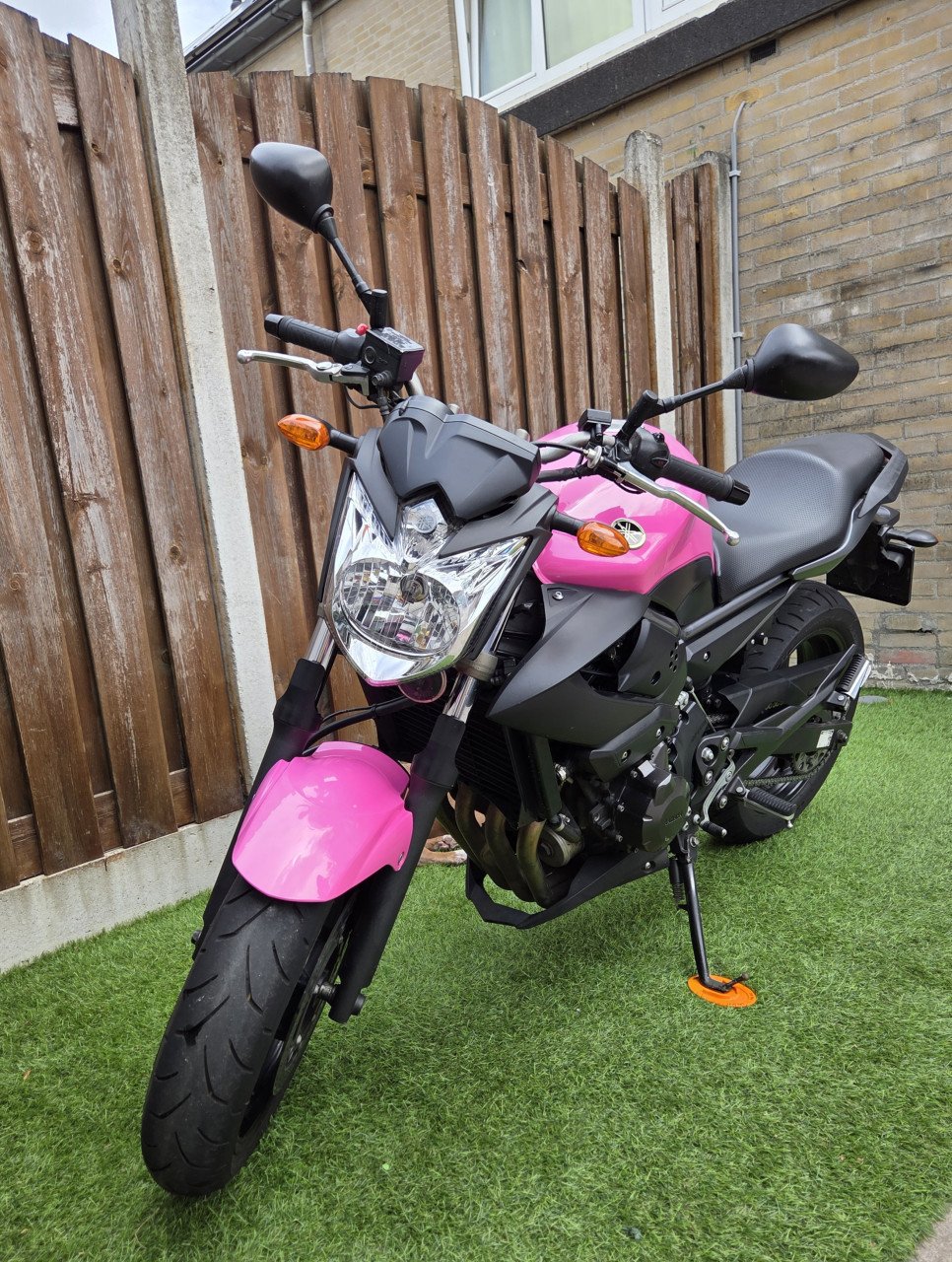 Yamaha XJ6 met weinig km te koop!