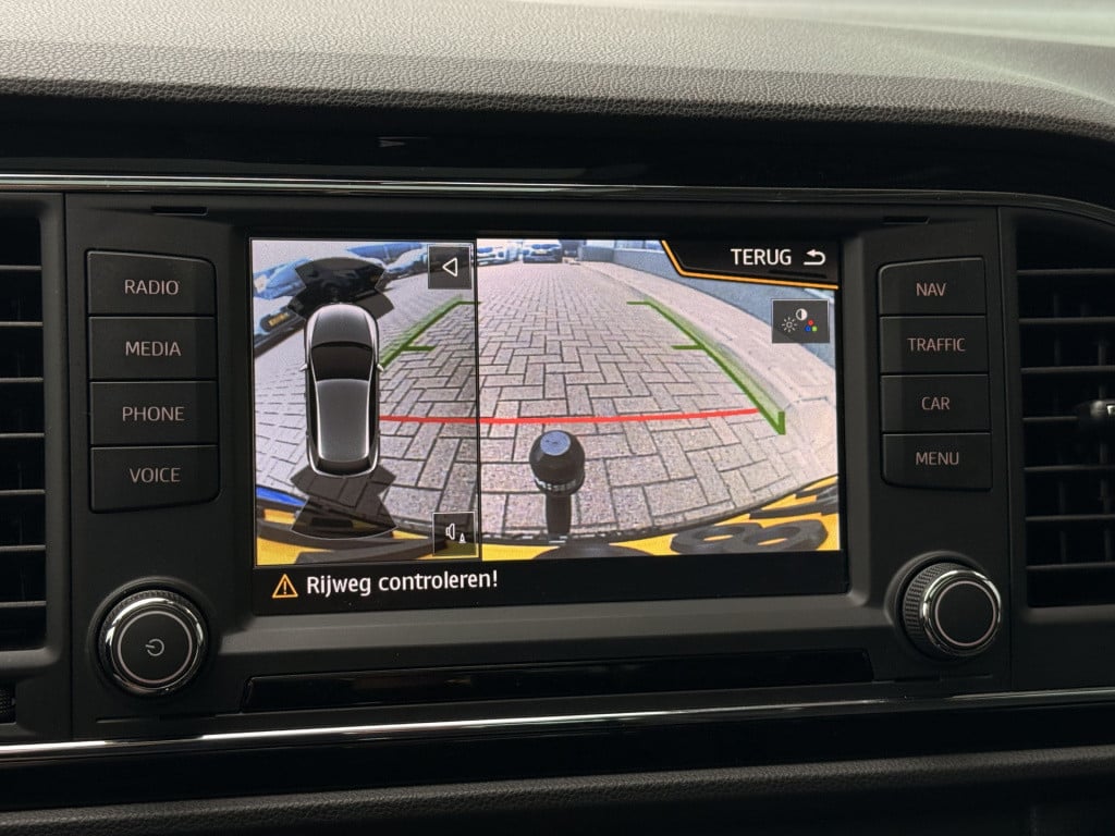 Seat Leon 1.0 ecotsi style connect | pano | camera | apple carplay | trekha