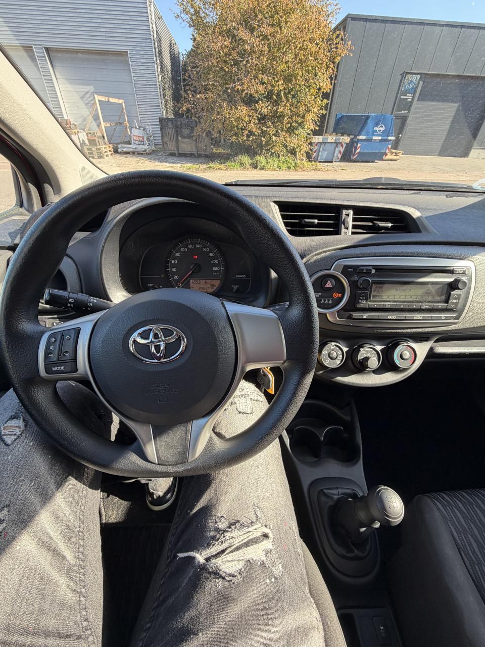 Toyota Yaris 1.0 VVT-i 2012 84.000 KM Airco APK Lage kmstand