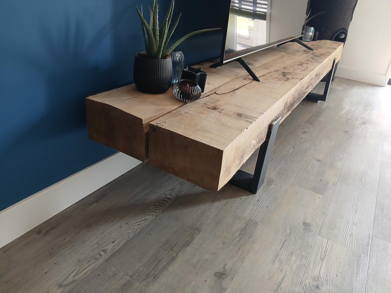 Eikenhouten TV meubel met stalen onderstel