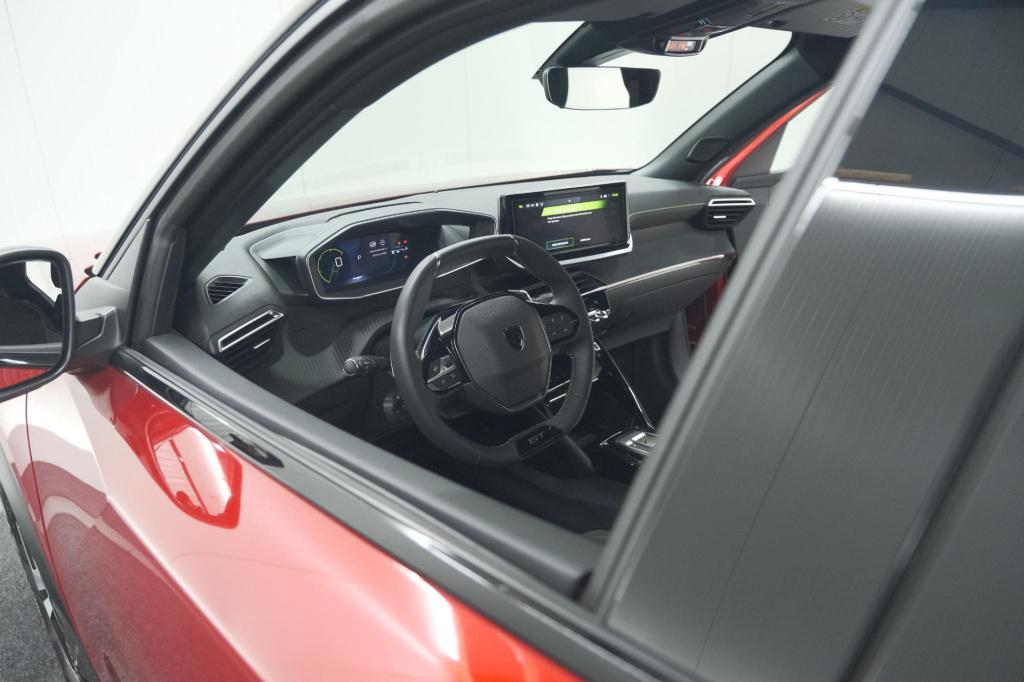 Peugeot 2008 puretech 130 eat8 gt | 360 camera | stoelmassage | adaptieve c