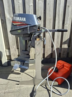 YAMAHA 8 pk 2 TAKT KORTSTAART 2 CILINDER  UIT 2001