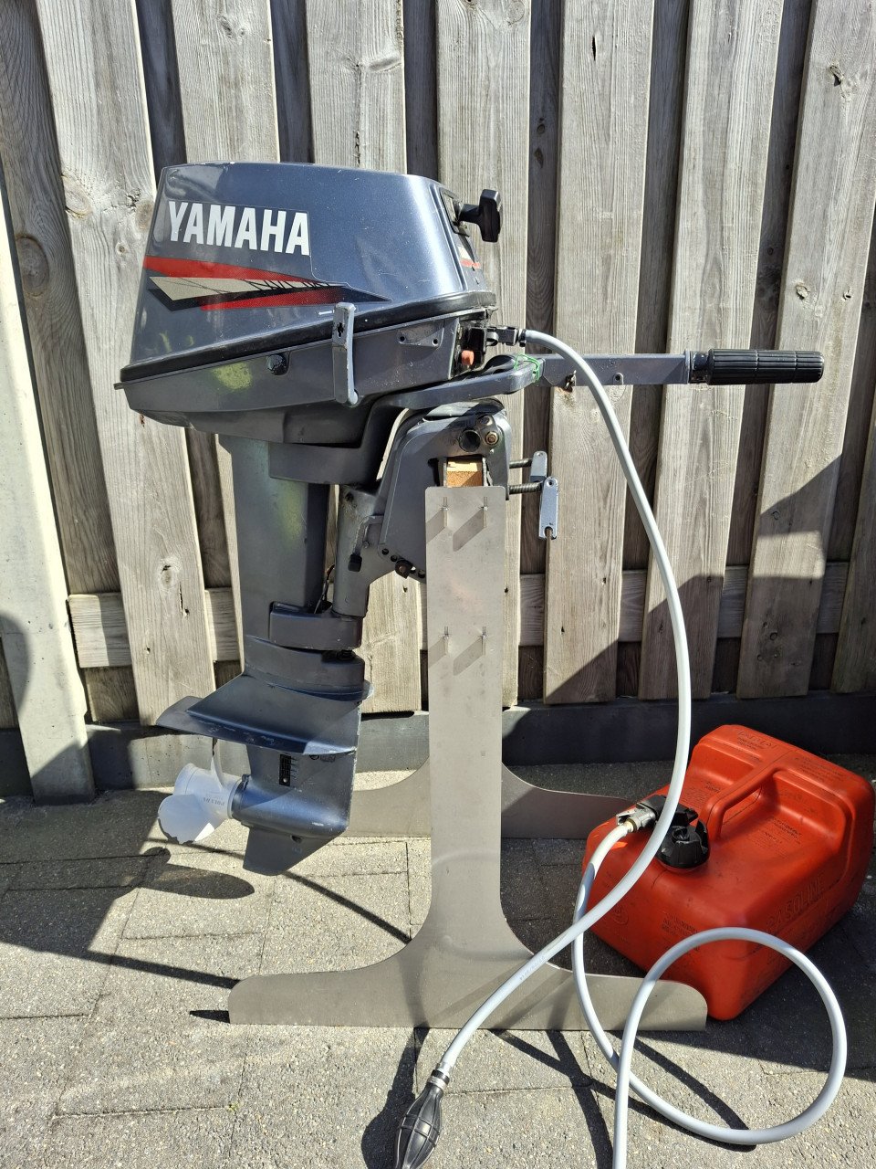YAMAHA 8 pk 2 TAKT KORTSTAART 2 CILINDER  UIT 2001