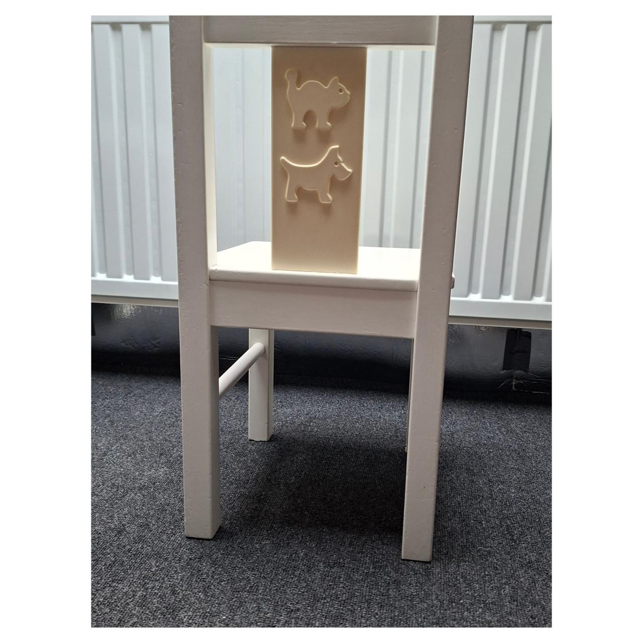 KINDERTAFEL + STOELTJE