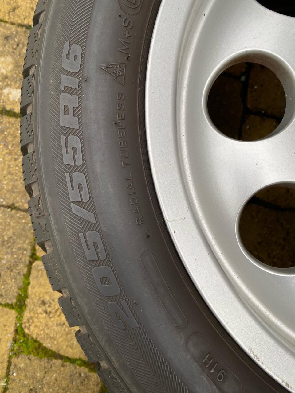 Winterbanden met velg.