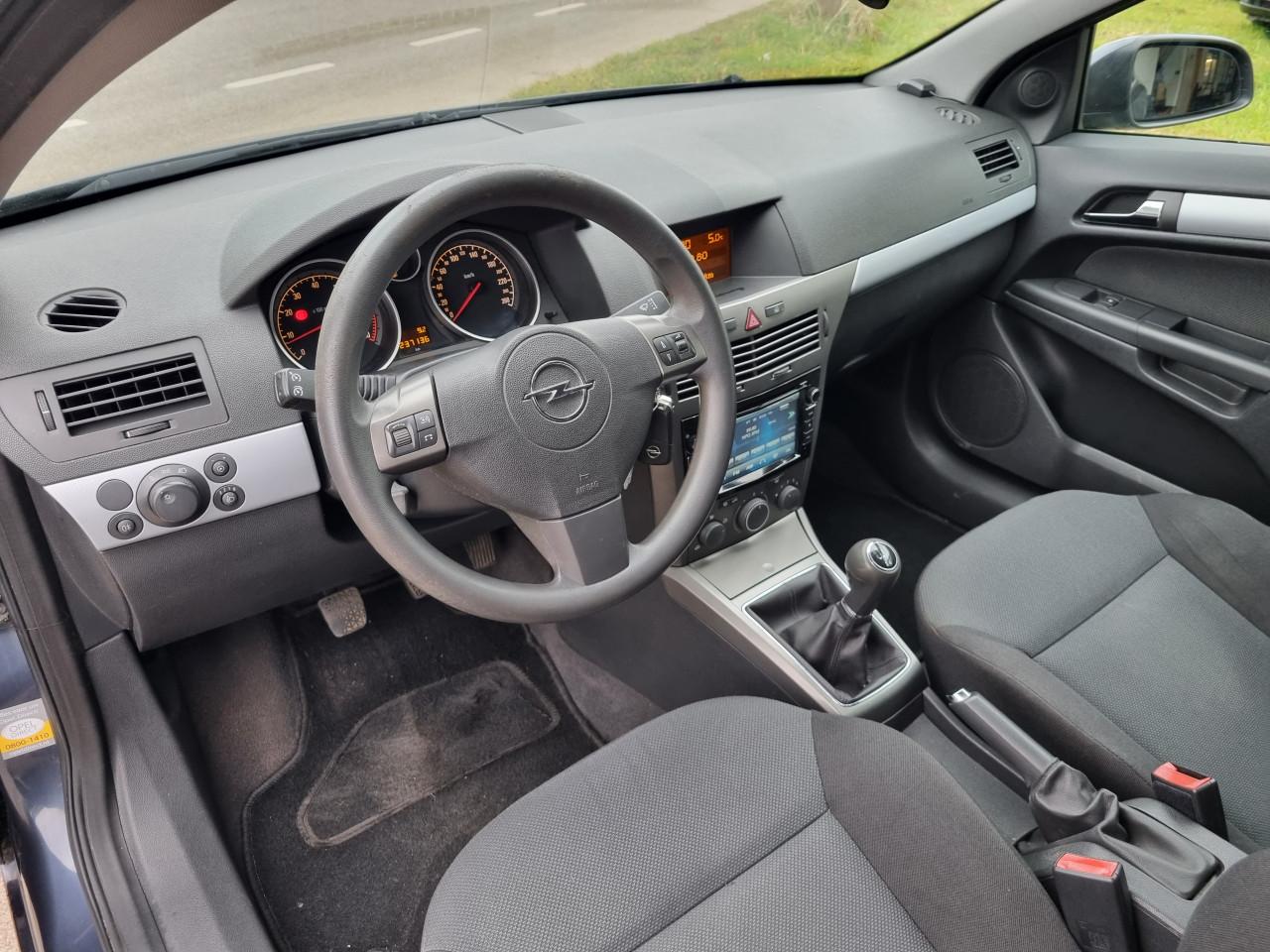 Opel Astra GTC 1.6 Edition